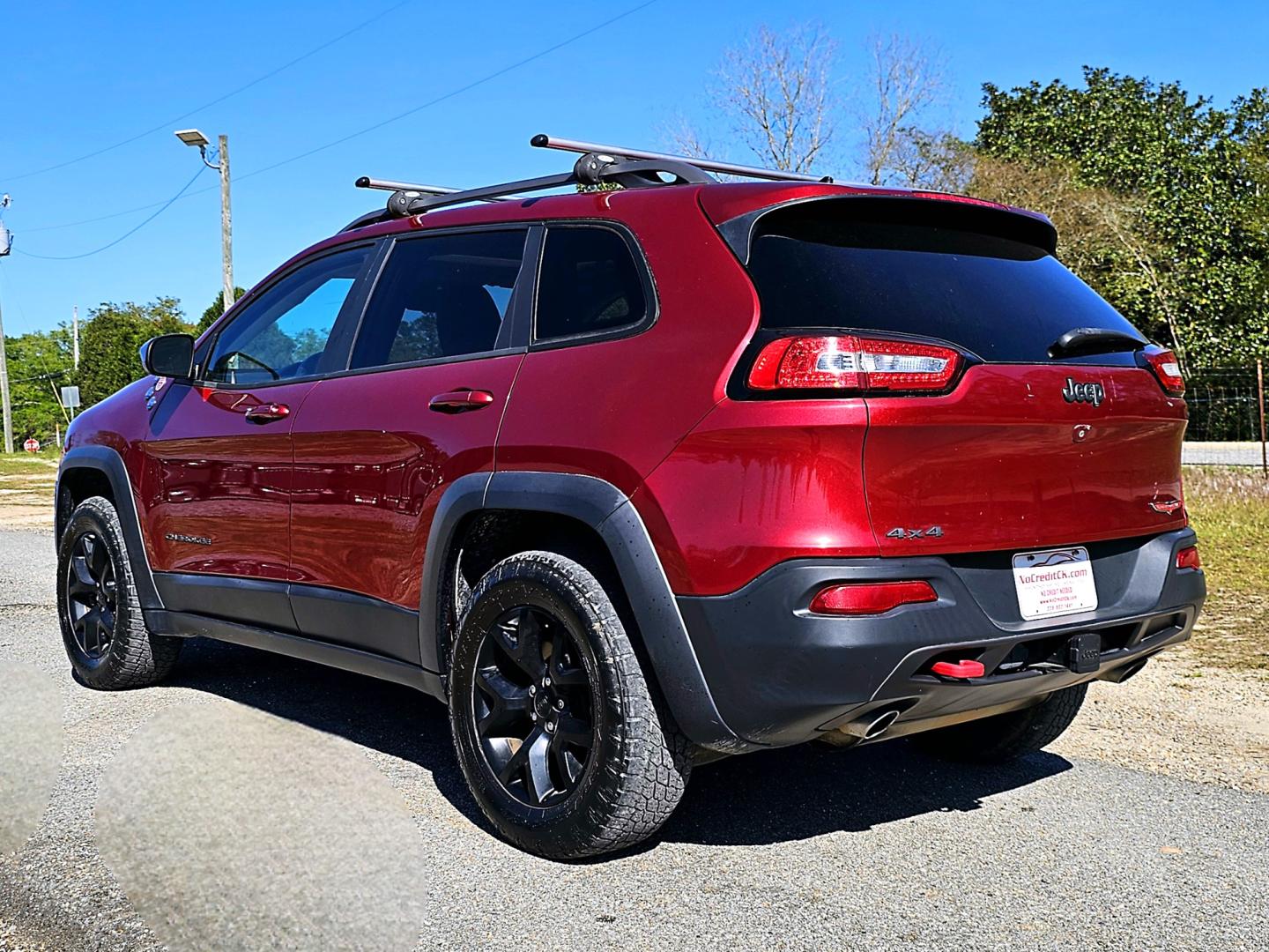 2014 Red Jeep Cherokee Trailhawk 4WD (1C4PJMBS2EW) with an 3.2L V6 DOHC 24V engine, 9-Speed Automatic transmission, located at 18001 Kellogg Rd, Saucier, MS, 39574, (228) 832-1441, 39.421459, -76.641457 - Photo#6